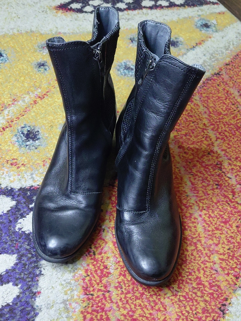 bussola Black Leather Zip-Front Ankle Booties